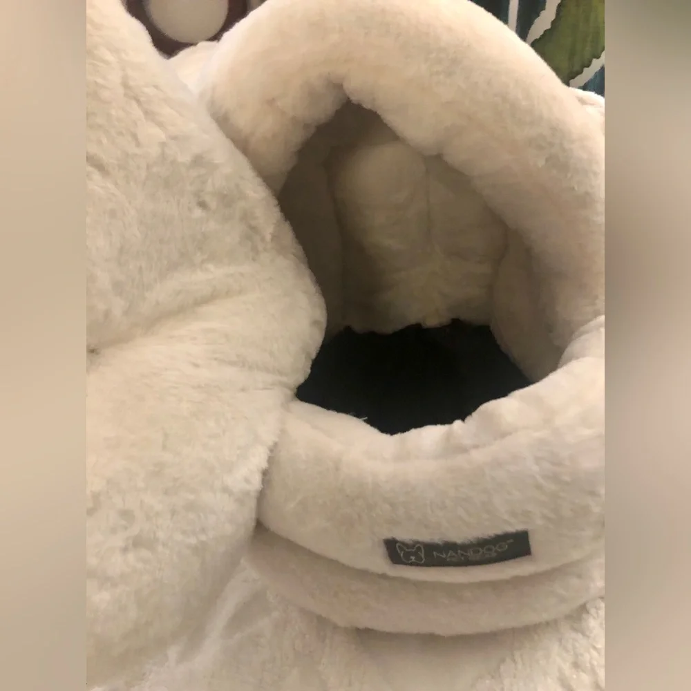 Nandog White Plush Small Pet Cave Bed NWT